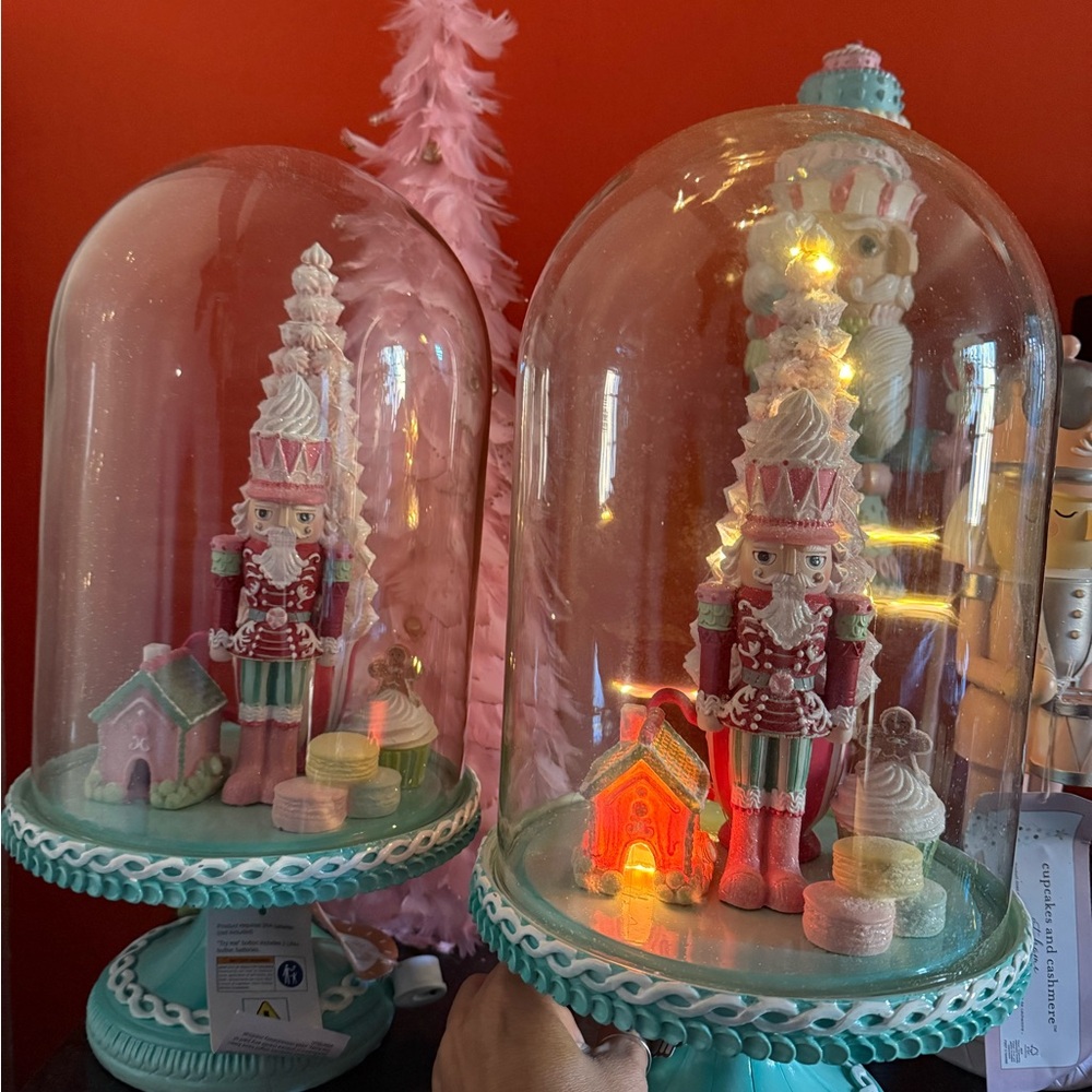 4 Pieces - (2) Cupcakes & Cashmere Nutcrackers & (2) Peppermint Cloch(es) (LED)